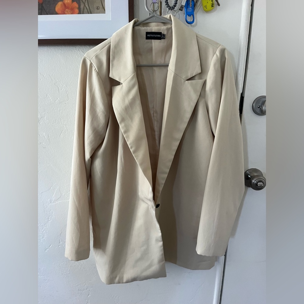 PrettyLittleThing Beige oversized Blazer